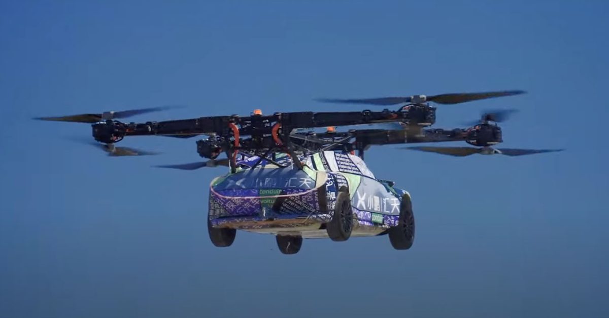 Check out video footage of XPeng AeroHT's flying car performing its maiden flight