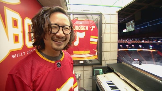 He's 'nerdy', 'passionate' and 'uniquely Warren': Meet the new Calgary Flames organist |  Radio-Canada News