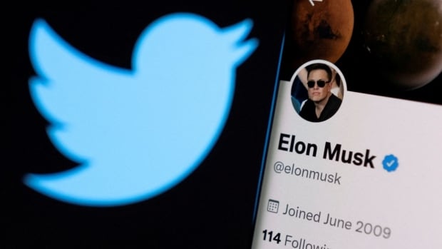 Elon Musk finalizes deal to buy Twitter and begins firing top executives |  Radio-Canada News