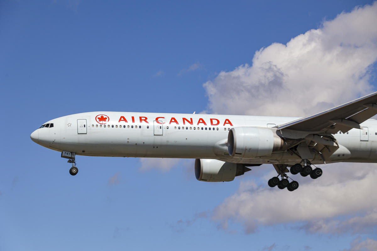 Air Canada cuts loss to $508 million in quarter that saw demand surge