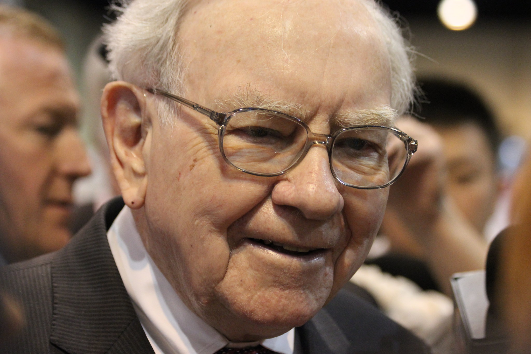 2 Warren Buffett shares with 95% and 157% upside, according to Wall Street |  The Motley Fool