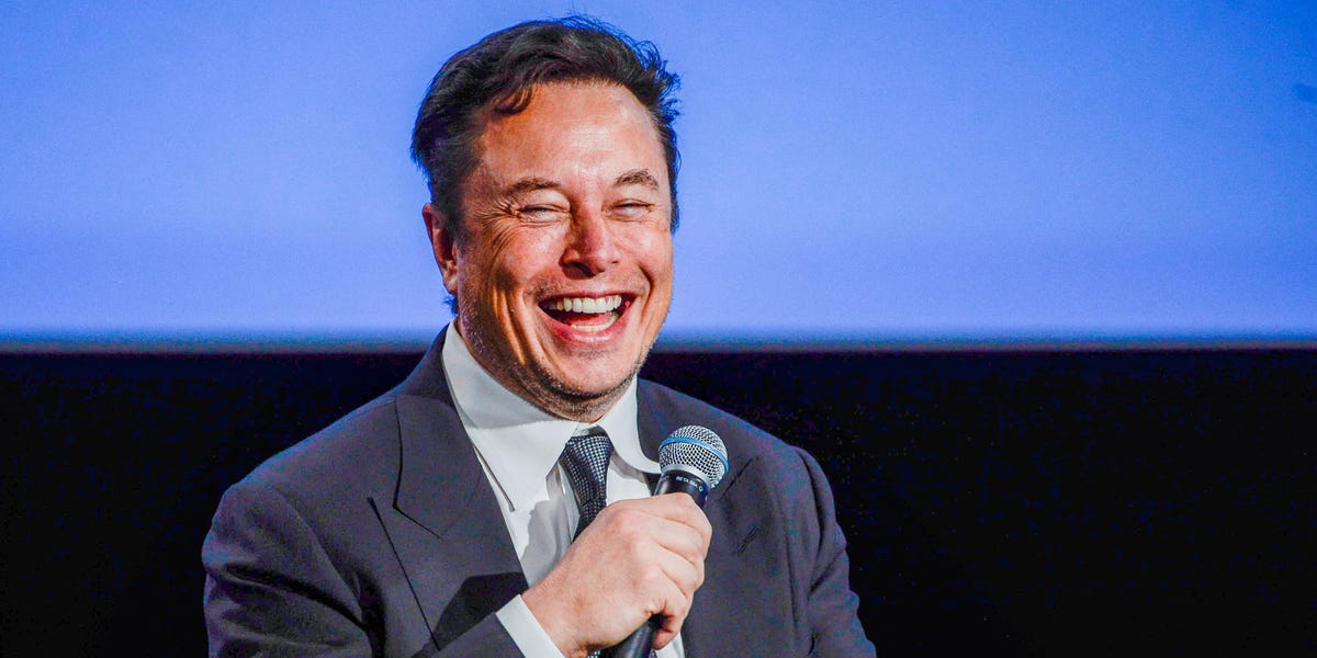 As Elon Musk's Twitter deal prepares to close, insiders expect 'chaos' as he burns the company to the ground and rebuilds it into a 'super app'