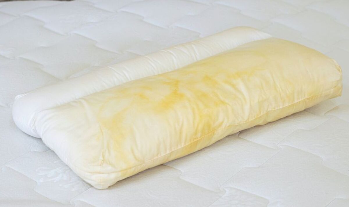 "Easily" remove "yellow" pillow stains using an "effective recipe"