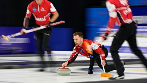 Elite curlers adapt to new 'no tick' rule designed to inject more suspense into matches |  Radio-Canada Sports