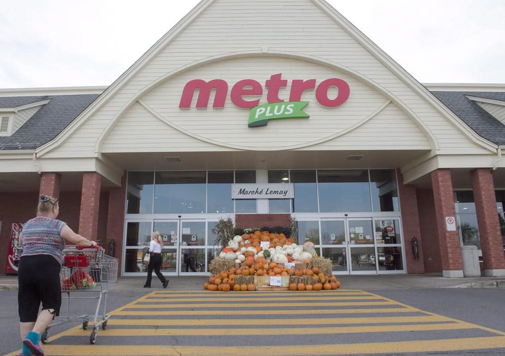 Metro says its prices are stable as usual this winter following Loblaw's campaign