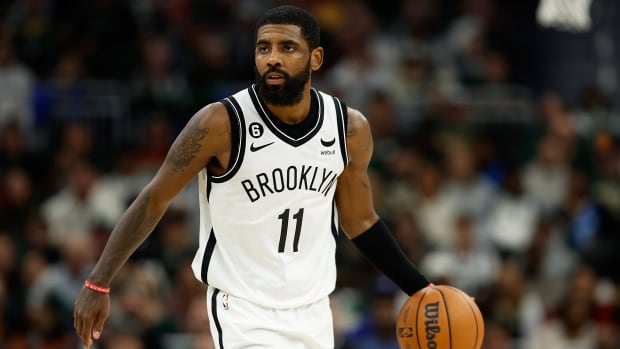 Nets owner disappointed star Kyrie Irving who backed anti-Semitic film |  Radio-Canada Sports