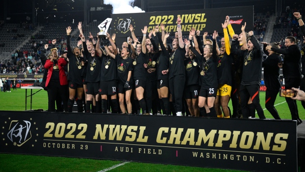 Sinclair sets record for playoff minutes as Thorns beats Current for NWSL title - TSN.ca