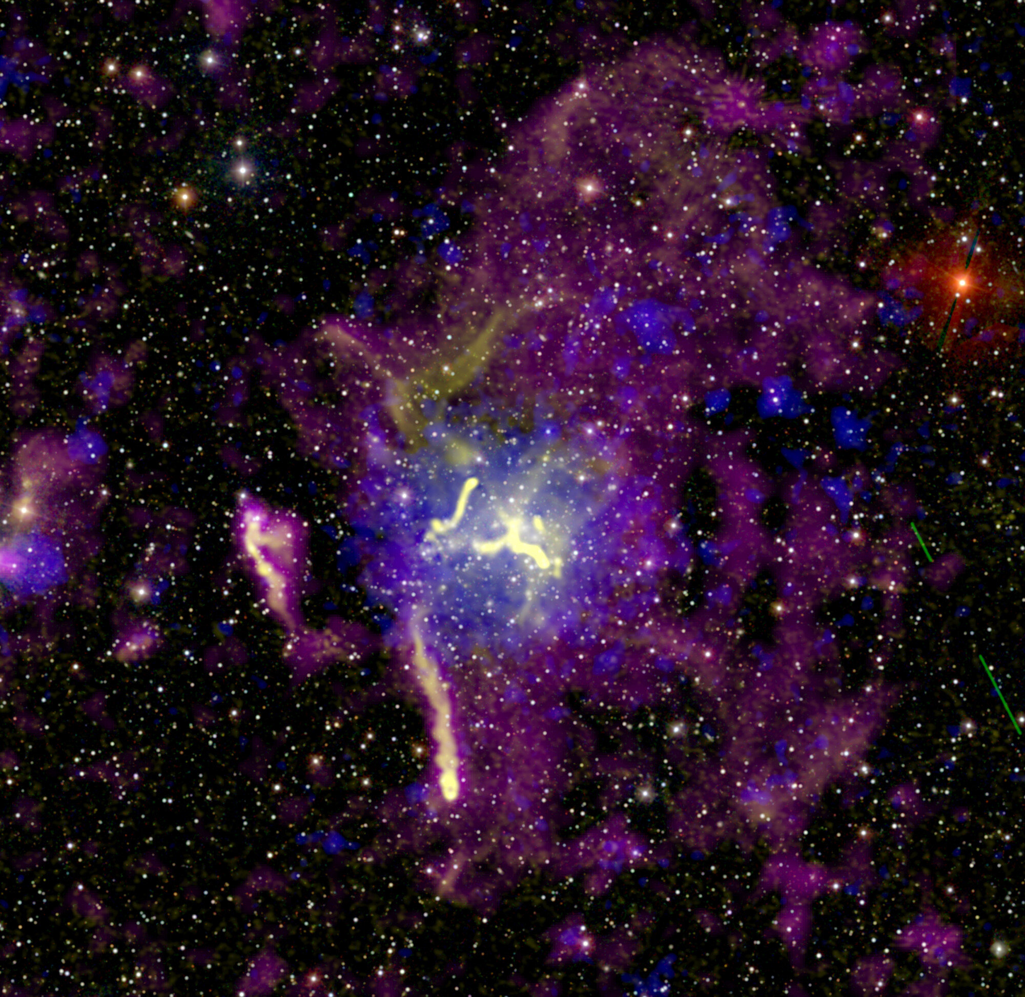 LOFAR antennae reveal the giant glow of radio emission surrounding the cluster of galaxies