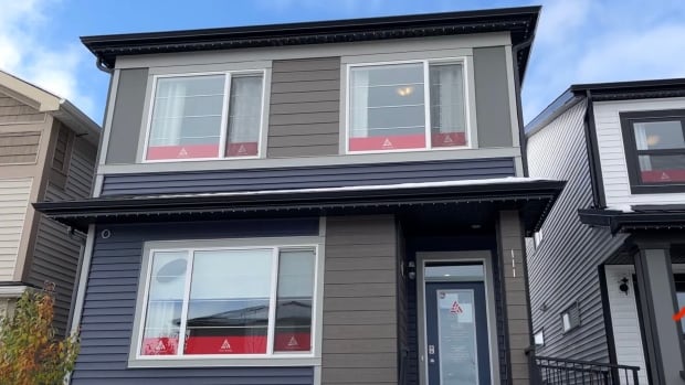 Lots of cooks, a mortgage.  Multigenerational homes take off in Calgary |  Radio-Canada News