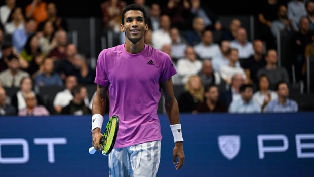 Auger-Aliassime qualifies for the ATP Finals with a victory in 3 sets at the Paris Masters |  Radio-Canada Sports