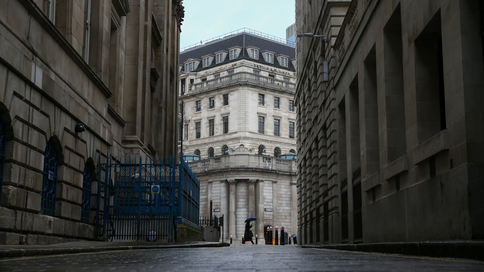 Bank of England raises interest rate by 75 basis points, biggest hike in 33 years